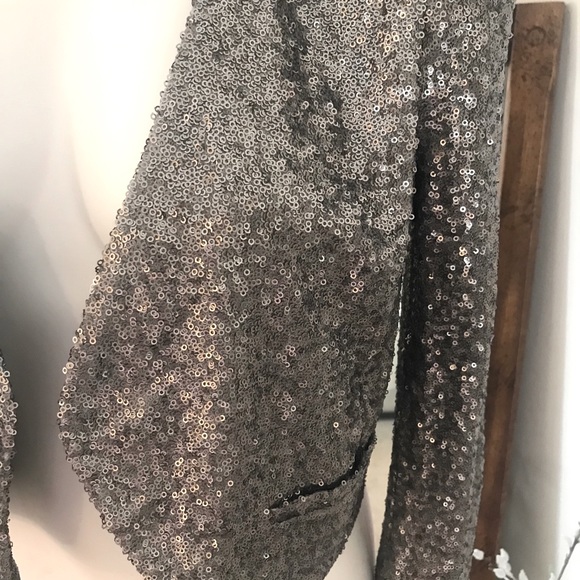 Structured Sequins Topper - Picture 4 of 4